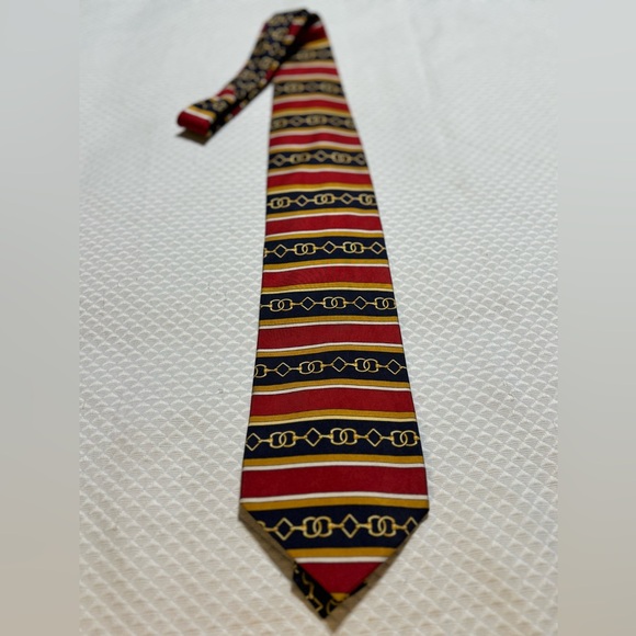 Gucci Red and Gold Chain Pattern Tie - Picture 8 of 10